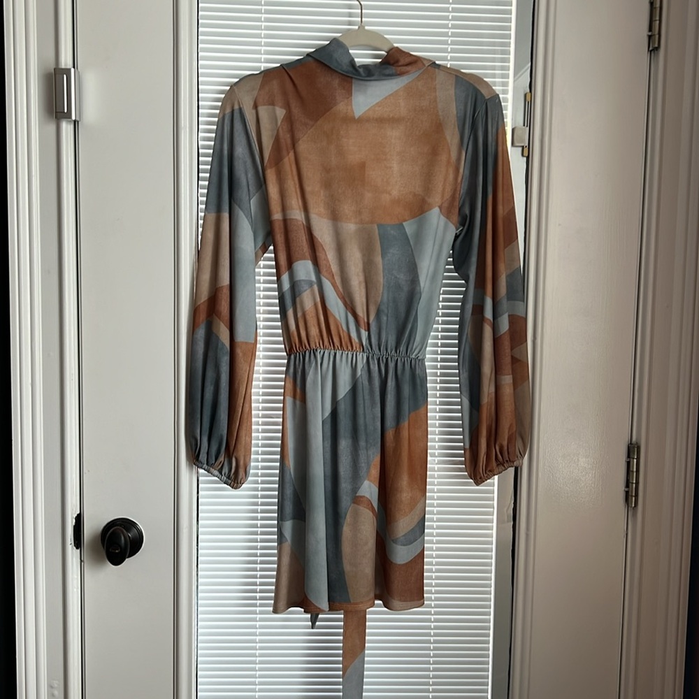 Show Me Your Mumu  Patsy Mini Dress, in Retro Abstract size Medium - Picture 8 of 10